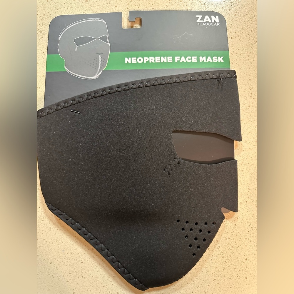 ZAN Headgear unisex Black Neoprene Face Mask NWT
